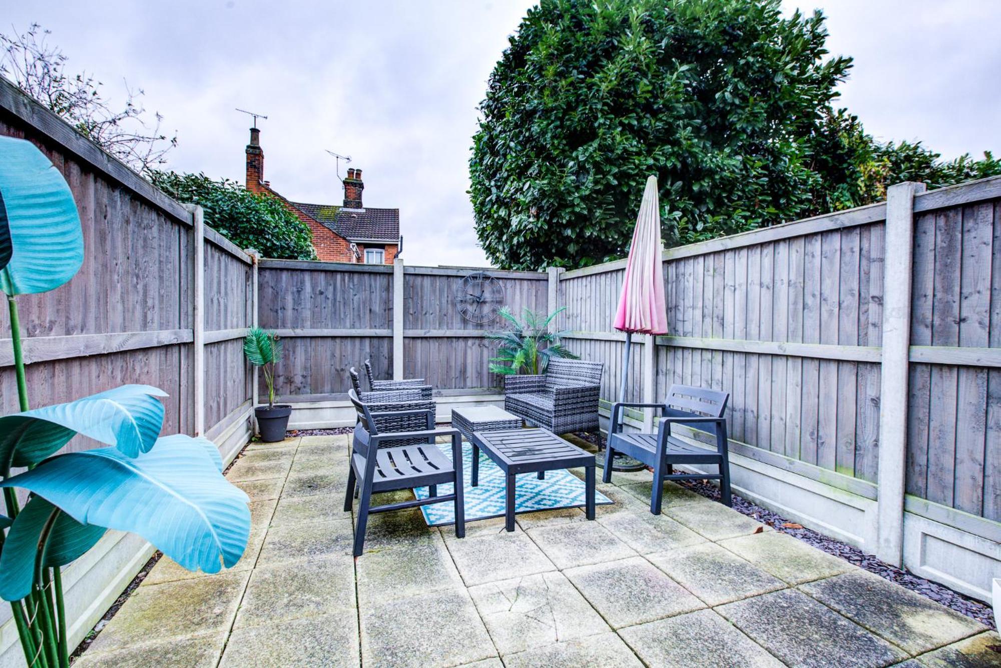 'Number 11' Central Colchester - Super Convenient 2 X Double Bed 1 X Single Bed Cottage Plus Office & Garden, 8 Min Walk Nth Station & Town Ctr, 2 Min Walk Local Shops & Restaurants エクステリア 写真